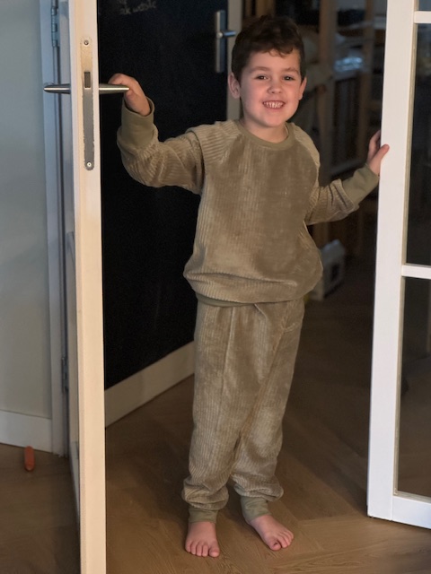 IMG_9245 Velours Rib Olijfgroen